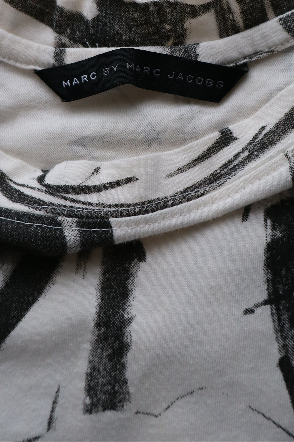 2000s marc by marc jacobs graphic tee